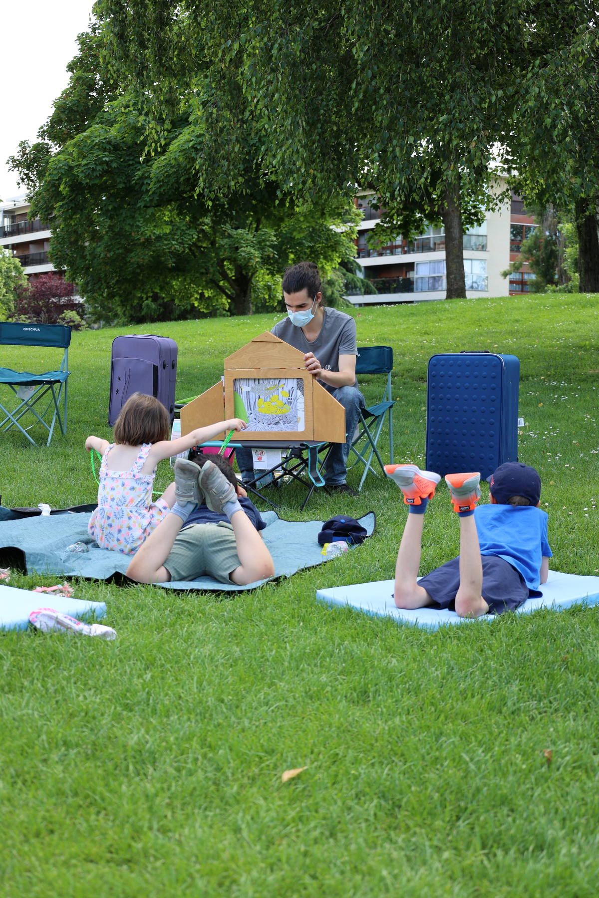 lire sur l herbe.JPG 1